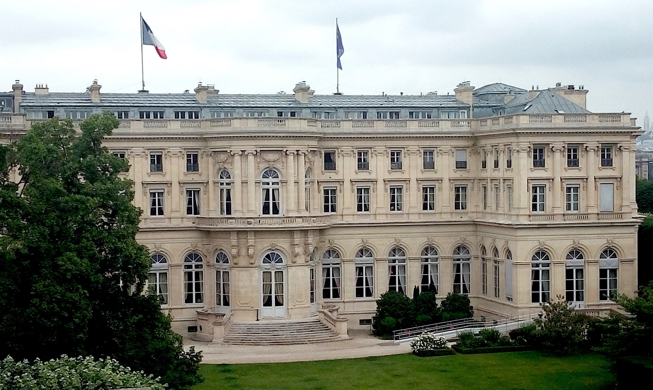 The Hotel du Ministre is an official, beautiful old building